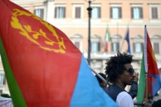 Italie: manifestation à Rome de réfugiés érythréens après le naufrage de Lampedusa