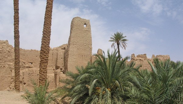 Oriental. Dans l’arrière-pays, vallées, plages et grottes préhistoriques