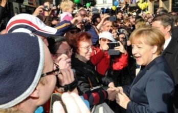 Allemagne: Merkel entame les premières discussions avec le SPD