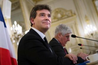 PSA: La France se prononcera en temps voulu sur une entrée au capital