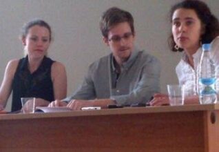 Snowden demande l'asile politique temporaire à la Russie