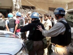 Syrie: Assad défie l'Occident en attendant l'avis des experts