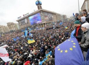 Ukraine: les manifestants font le siège du gouvernement à Kiev