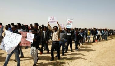 Israël suspend l'accord avec l'ONU sur les migrants africains (AFP)