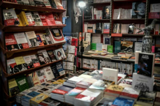 Les libraires croisent le fer avec les distributeurs et les réseaux de contrefaçon