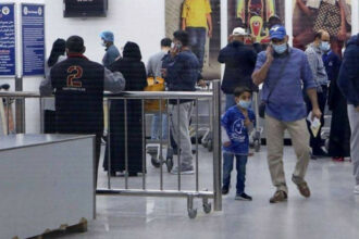 Un Marocain invente un portail automatique pour désinfecter le corps