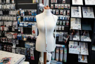 En Europe, la machine à coudre redevient tendance à la faveur du coronavirus