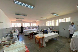 20.000 masques produits quotidiennement par 100 détenus