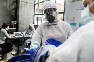 Virus: accélération des campagnes de vaccination, 90% des doses injectées dans 11 pays