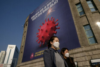 Covid : hausse de 6% des décès et des infections hebdomadaires dans le monde