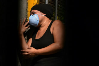 Le déconfinement fait entrer le monde dans &ldquo;une phase dangereuse&rdquo; (OMS)