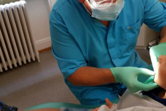 Médecine dentaire : la guerre contre les &ldquo;denturistes&rdquo; se poursuit, colère des dentistes contre le ministère de la Santé