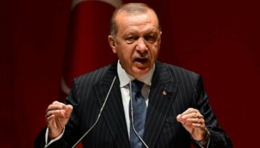 Turquie: pouvoirs élargis et gouvernement resserré pour Erdogan