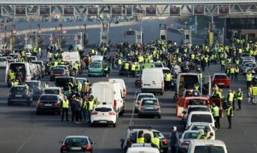 Hausse des carburants: 280.000 manifestants, un mort et 200 blessés en France