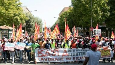 Dans les champs de tomates d'Italie, les journaliers africains crient leur colère