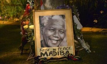 Nelson Mandela est mort, le monde pleure