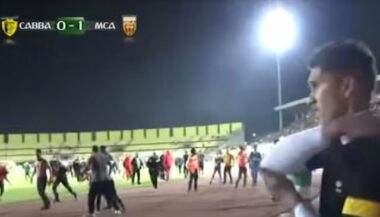 Algérie: plus de 80 blessés dont 30 policiers lors d'un match de foot