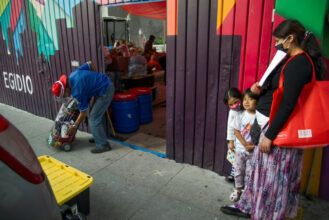 La pandémie précipite entre 88 et 115 millions de personnes dans l'extrême pauvreté