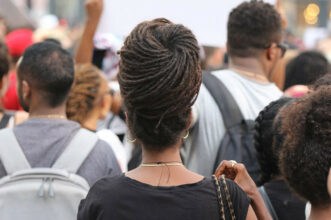 Enquête sur les jeunes marocains d'Europe: la discrimination est encore présente