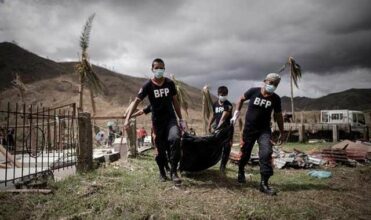 Philippines: les corps transportés vers des fosses communes