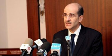 Coupes budgétaires : les positions des politiques et des économistes