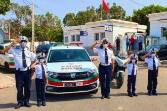 Images. Trois petites policières à la DGSN