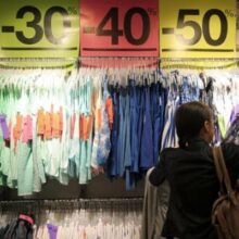 Soldes d'été en France: démarrage timide après une saison calamiteuse