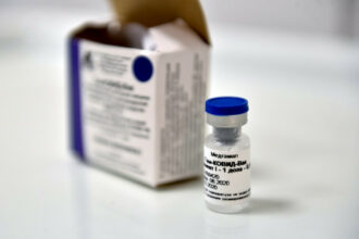 Covid-19 : l'OMS reprend l’examen du vaccin russe Spoutnik V