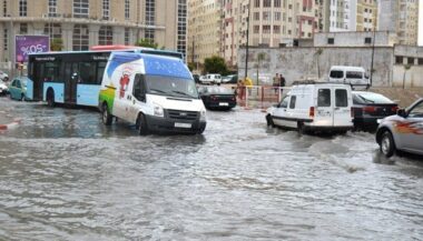 Tanger: les précipitations perturbent la circulation et le trafic maritime