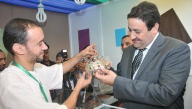 Festival Timizart de Tiznit : présentation du plus grand poignard d'argent dans le monde