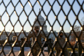 Trump face à un nouvel &ldquo;impeachment&rdquo;, climat tendu à Washington