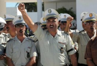 Tunisie: les dirigeants du pays chassés d'une cérémonie