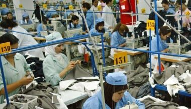 La production industrielle continue sur la pente descendante