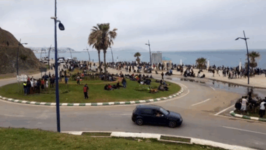 Fnideq où des centaines de migrants attendent toujours le bon moment pour passer à Sebta