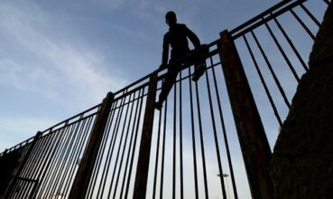 Dans la nuit, assauts de centaines de migrants pour entrer à Melilia