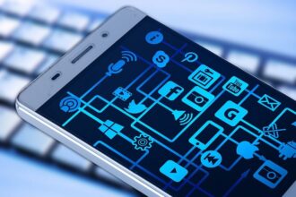 Empreinte numérique : les publications du gouvernement suscitent peu d’interactions sur les réseaux sociaux