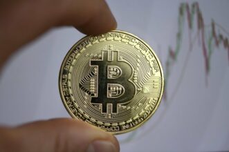 Une première : le Bitcoin frôle les 100.000 dollars