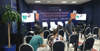 A l'entrée du siège du PJD à Rabat. Arrivée des figures du parti en attendant les résultats du scrutin.