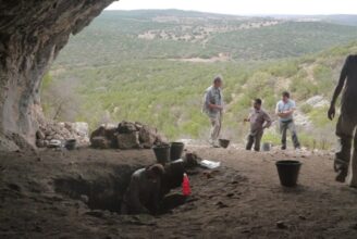 Découverte des plus anciens éléments de parure de l'histoire dans une grotte à Essaouira