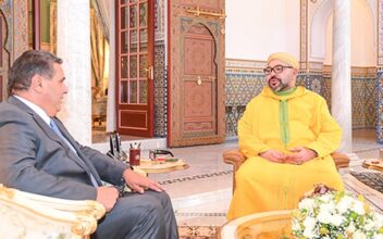 Le Roi félicite Aziz Akhannouch suite à sa réélection à la tête du RNI