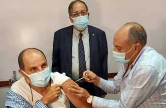 Des médecins et professionnels de santé reçoivent la 3ème dose du vaccin anti-Covid