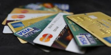 Ce que l’on sait des effets de l'imminente suspension de l’intermédiation bancaire par l’UE