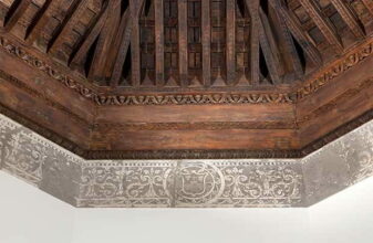 Un splendide plafond en bois de style mauresque du XVe siècle redécouvert à Madrid