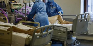 Covid-19: nouveau record de décès et de contaminations en Russie