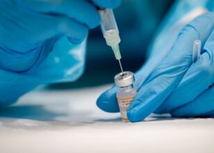 Contagiosité, virulence, efficacité des vaccins... Ce que l'on sait du variant Omicron