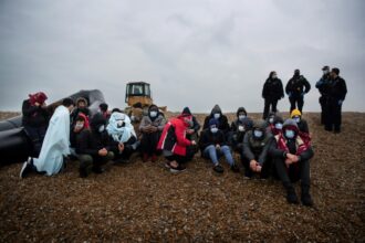 Au moins 27 migrants morts dans le naufrage d'un bateau dans la Manche