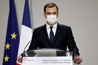 Huit cas &ldquo;possibles&rdquo; du variant Omicron détectés en France