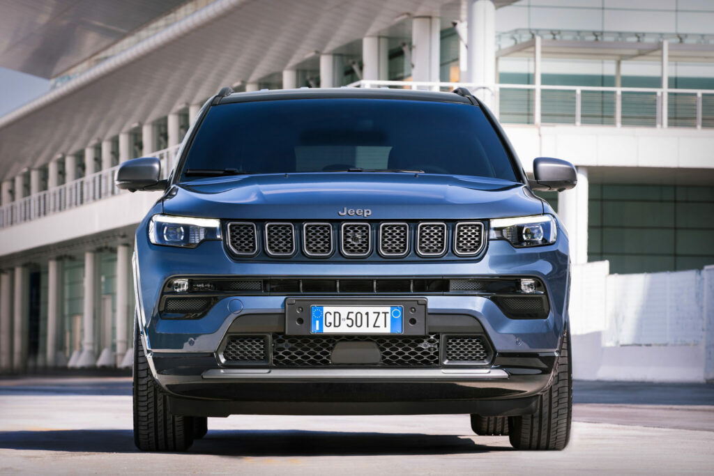 Automobile : lifting intérieur pour le Jeep Compass