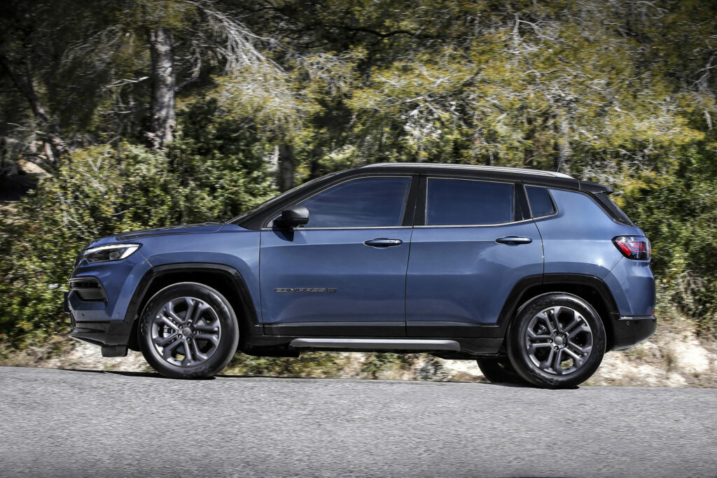 Automobile : lifting intérieur pour le Jeep Compass