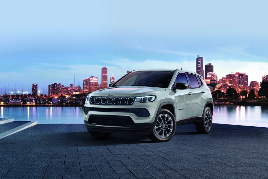 Automobile : lifting intérieur pour le Jeep Compass